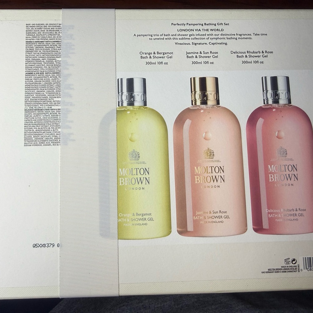 Molton Brown Perfectly Pampered Bathing Set - London via the World